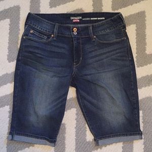 Size 12 Levi’s Denizen Modern Skinny Shorts